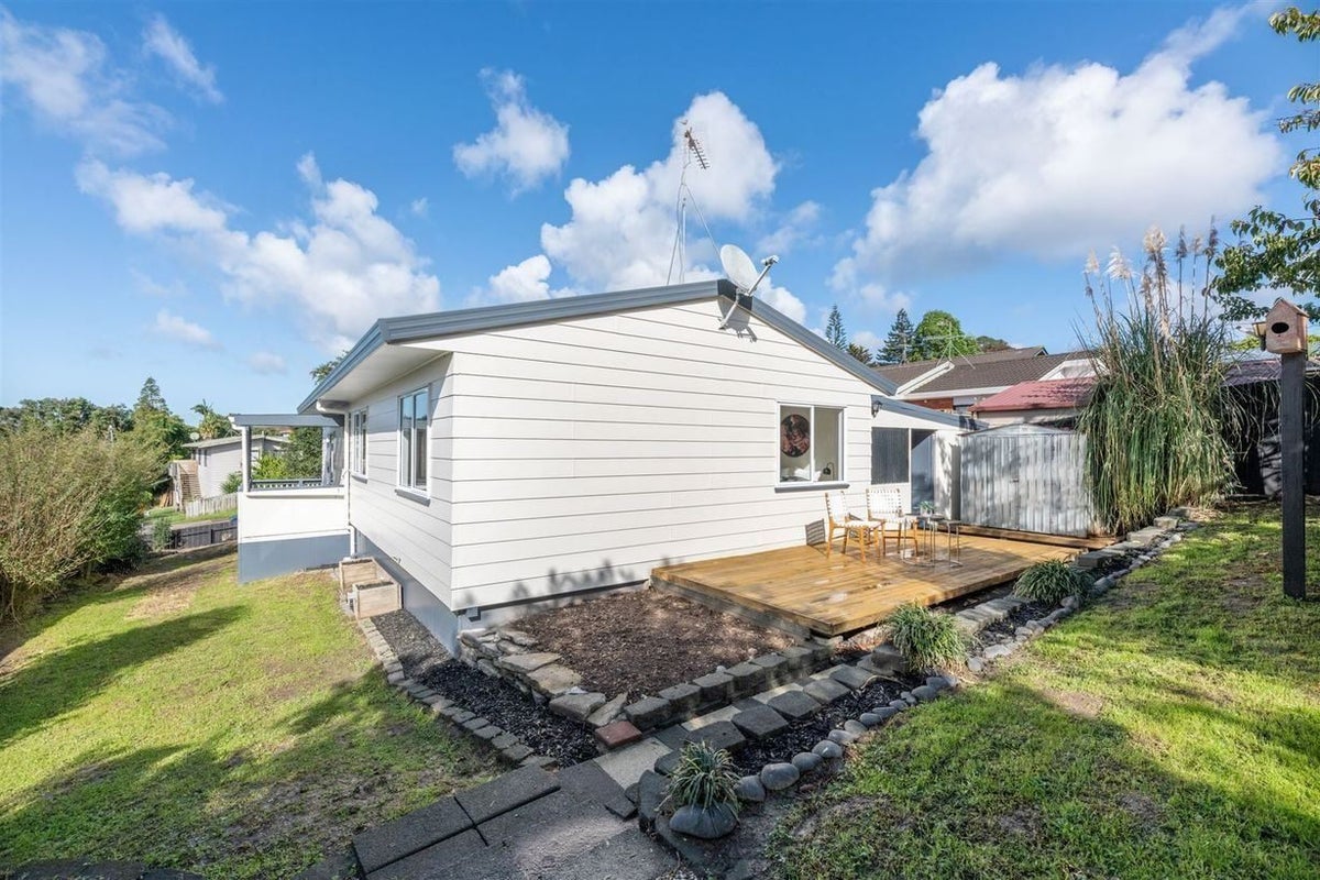 43 Aldern Road, Massey, Auckland - Carousel 1
