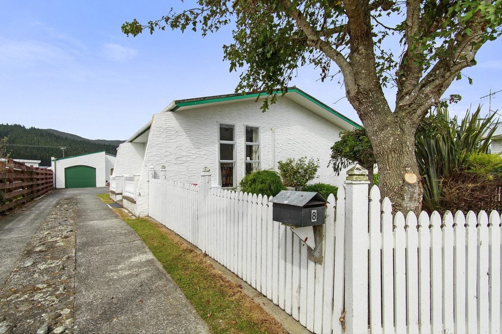 1/8 Kew Grove, Wainuiomata, Lower Hutt - Carousel 1
