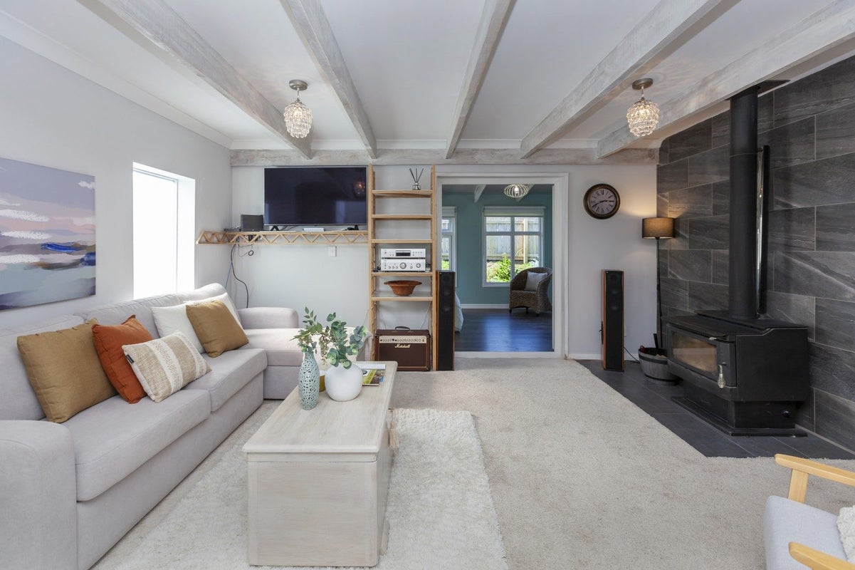 16 Ruru Road, Otaihanga, Paraparaumu - Carousel 2