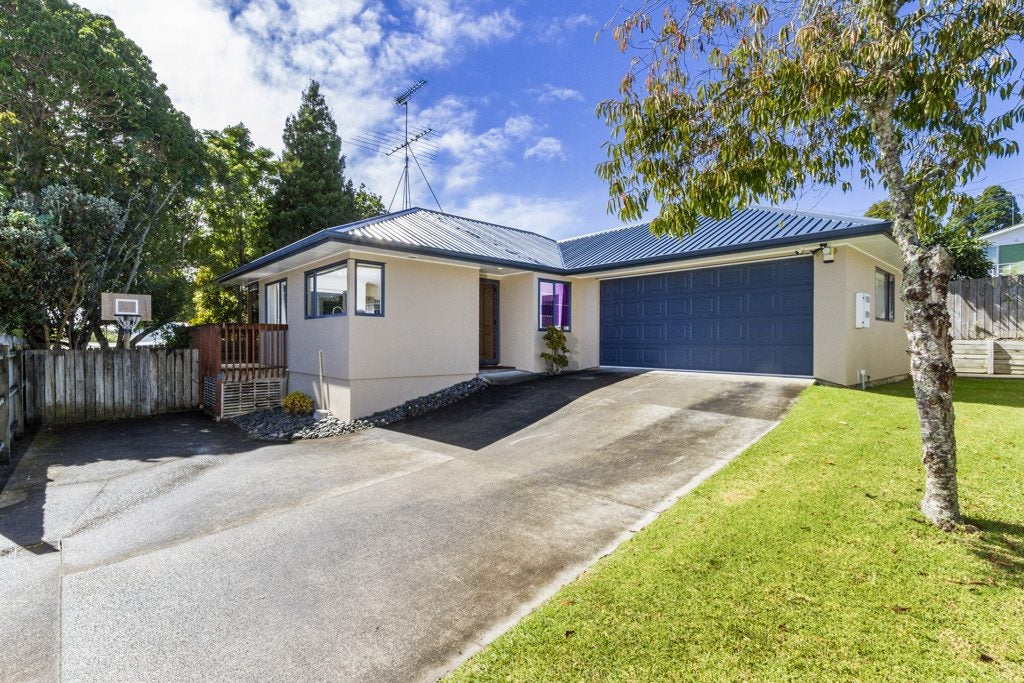 2/6 Wykeham Place, Glenfield, Auckland - Carousel 1