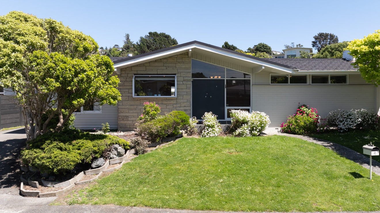 4 Chudleigh Grove, Churton Park, Wellington - Carousel 1