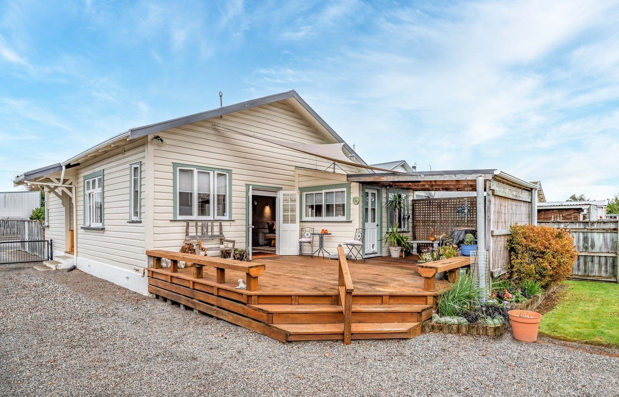 44 Villa Street, Masterton - Carousel 1