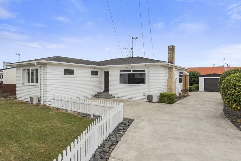 8 Poaka Avenue, Dinsdale, Hamilton - Carousel 1
