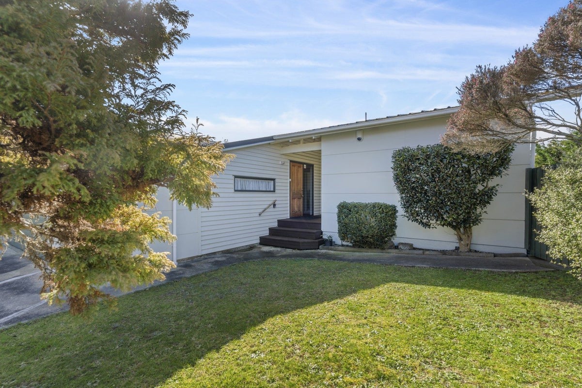 13 Chorley Grove, Churton Park, Wellington - Carousel 16