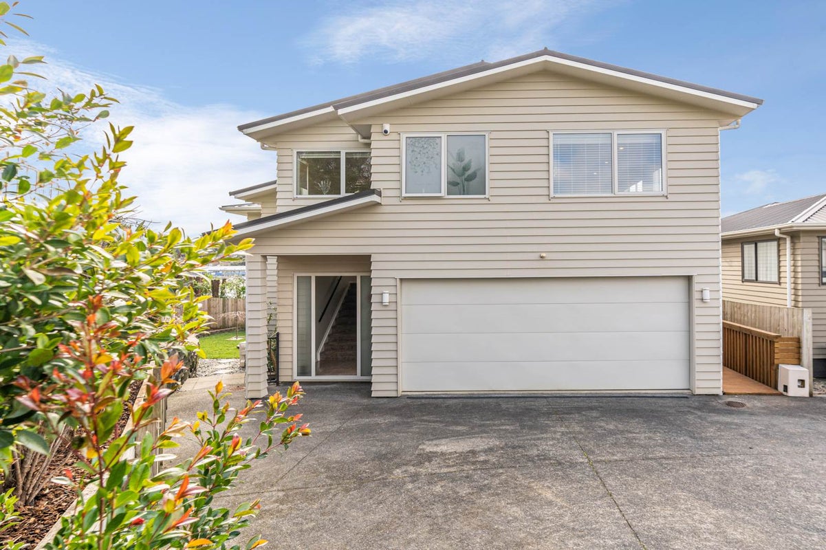 18 Celeste Place, Totara Vale, North Shore City - Carousel 1