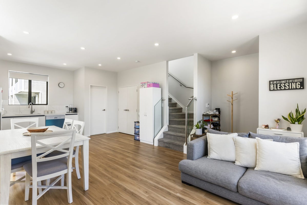423 Glenfield Road, Glenfield, Auckland - Carousel 2