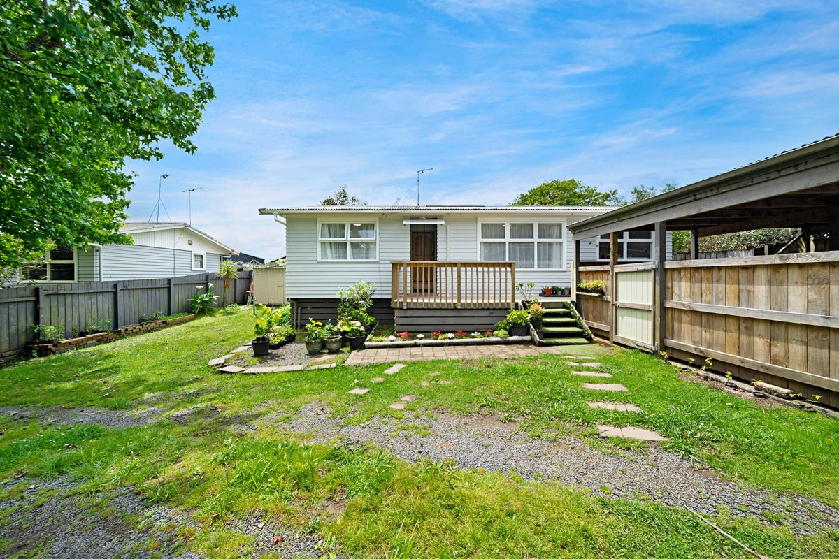 2/615 Swanson Road, Swanson, Auckland - Carousel 1
