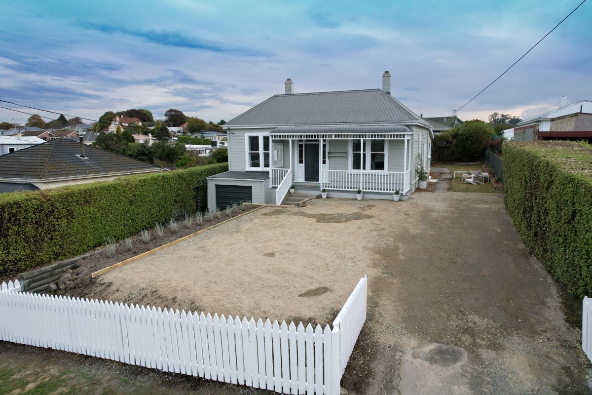 28 Lune Street, South Hill, Oamaru - Carousel 23