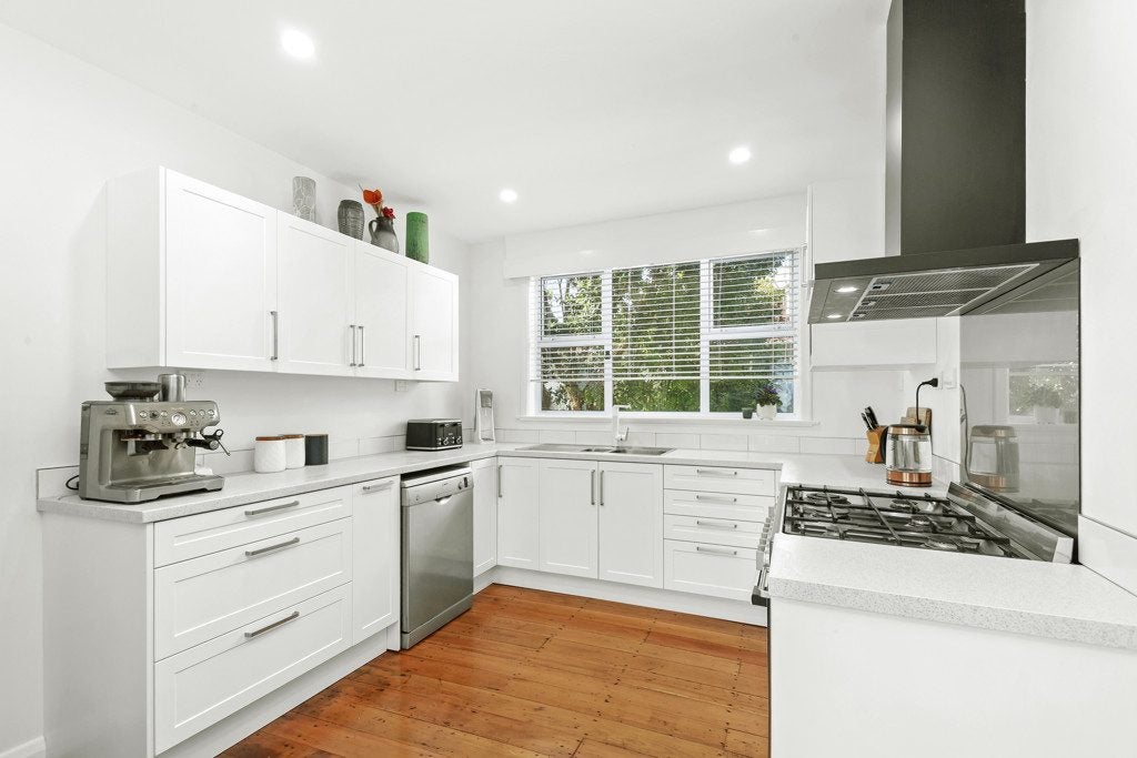 15 Waddington Drive, Naenae, Lower Hutt - Carousel 2