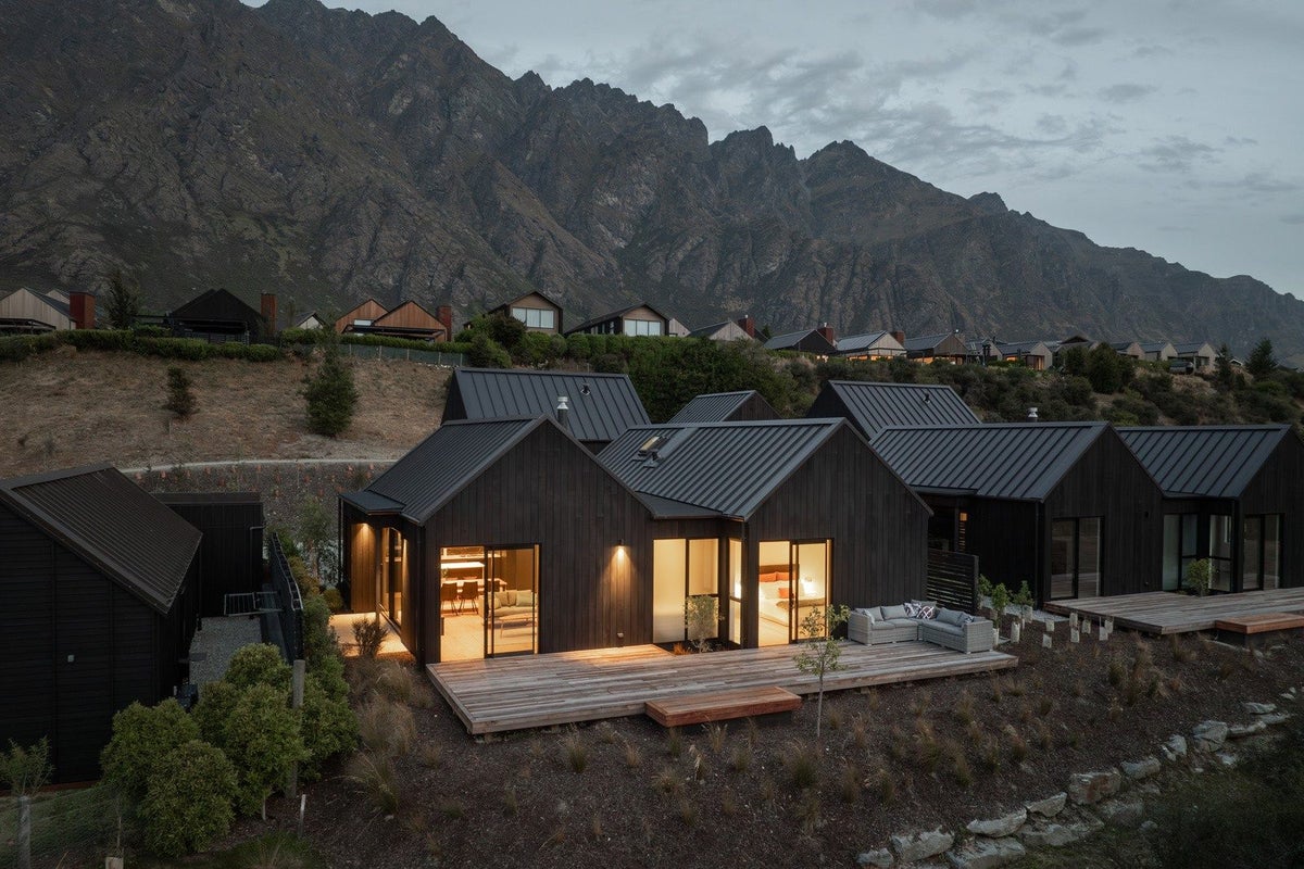 11 McKenzies Shute, Jacks Point, Queenstown - Carousel 22