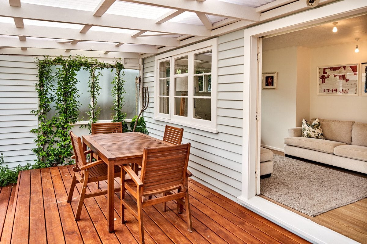 39 Cluny Road, Plimmerton, Porirua - Carousel 1