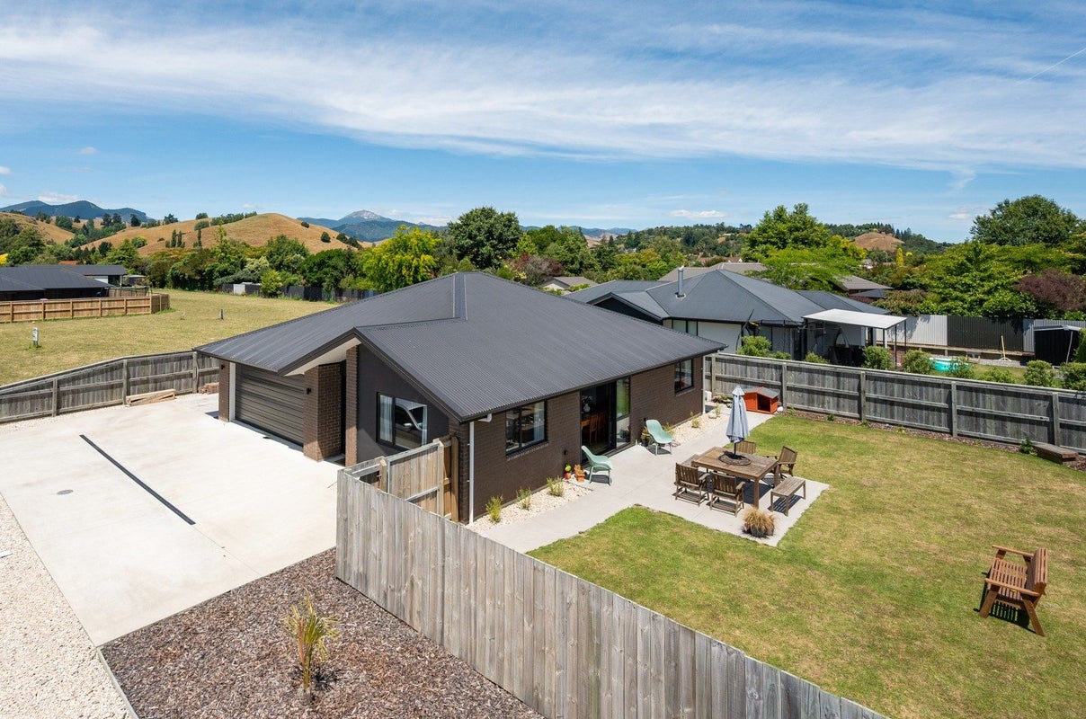 44 George Fyfe Way, Wakefield, Wakefield - Carousel 1