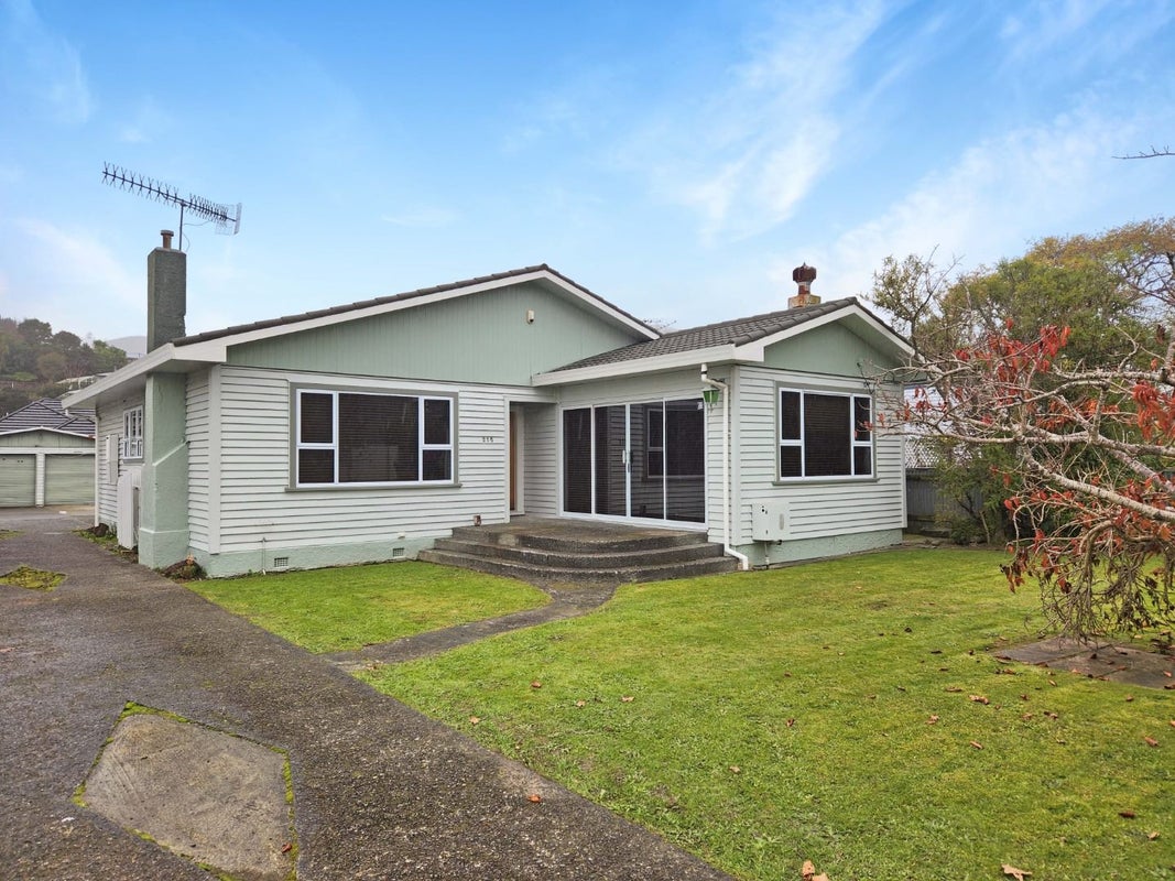215 Stokes Valley Road, Stokes Valley, Lower Hutt - Carousel 1