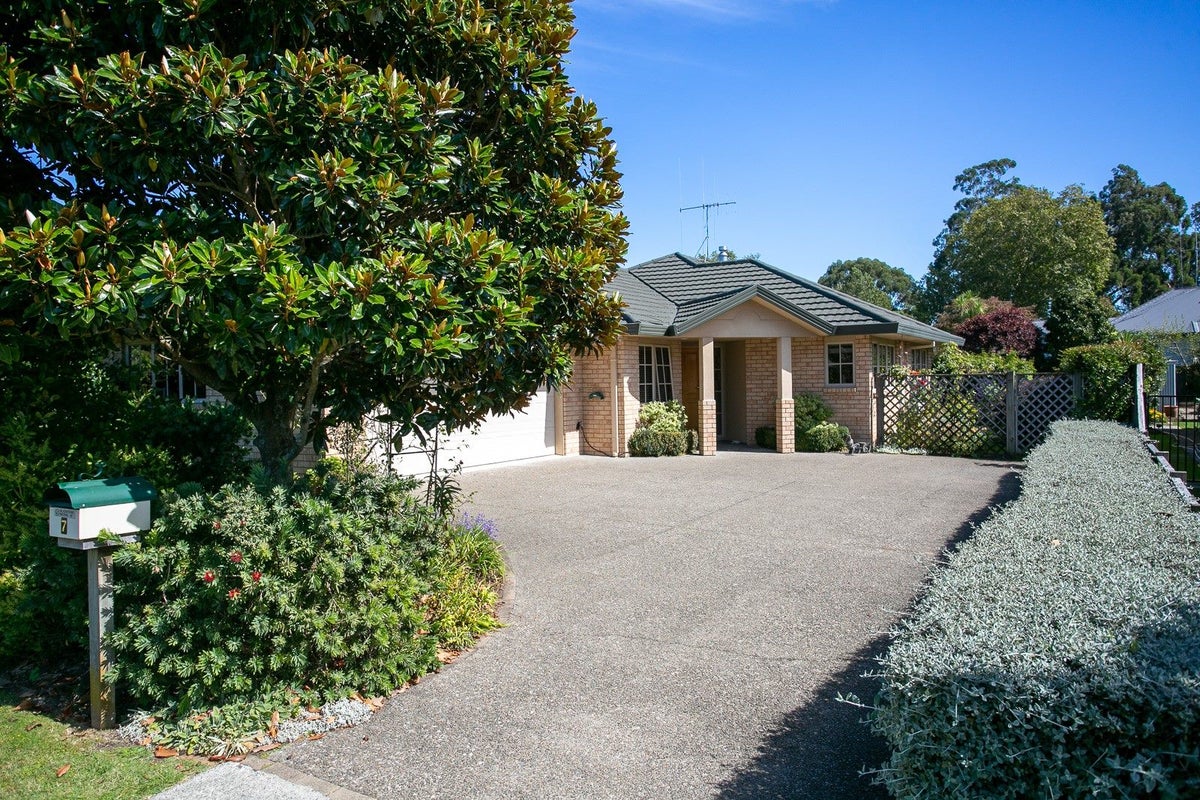 7 Fairburn Place, Leamington, Cambridge - Carousel 17