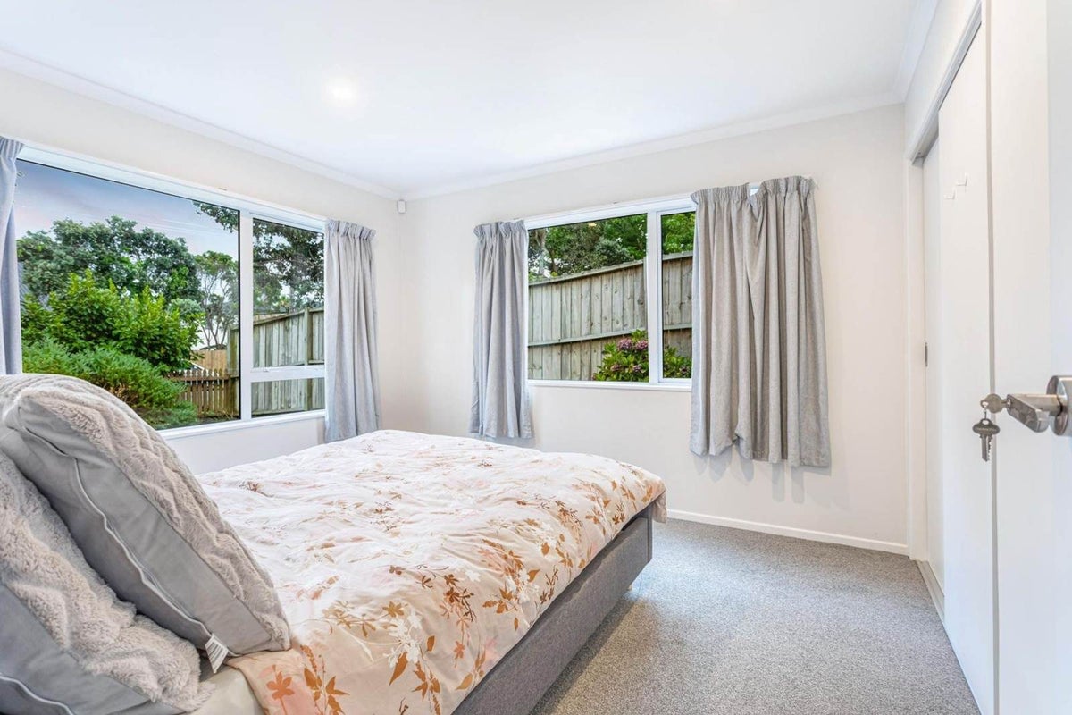 111 Colwill Road, Massey, Auckland - Carousel 16