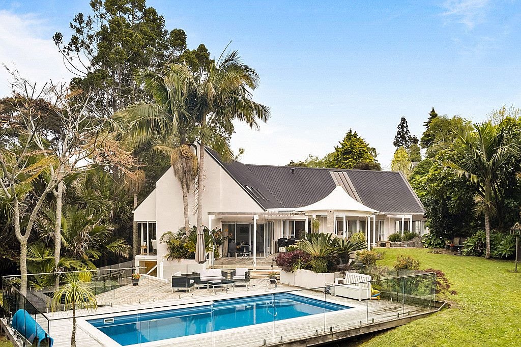 14 Dene Court Lane, Greenhithe, Auckland - Carousel 1