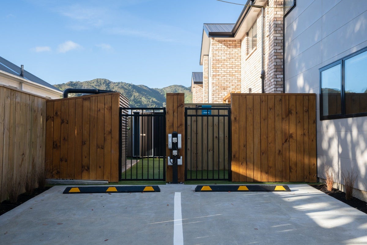 2/176 Cambridge Terrace, Fairfield, Lower Hutt - Carousel 12
