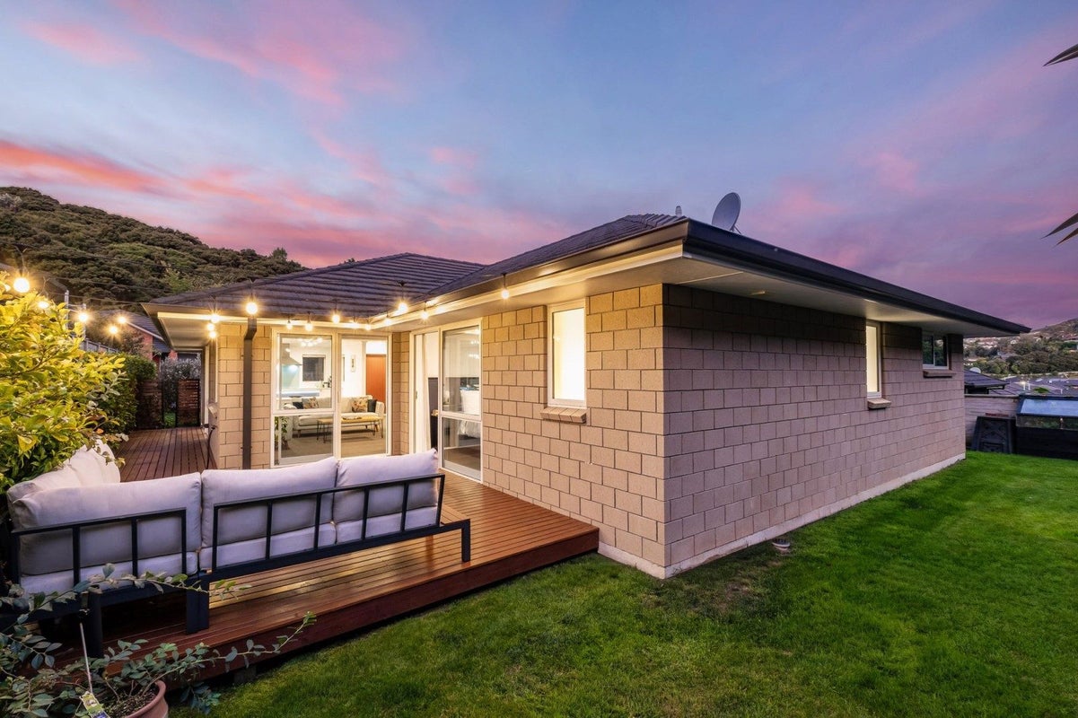 27 Mooring Close, Whitby, Porirua - Carousel 30