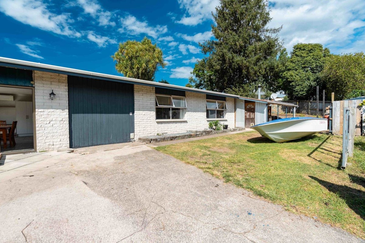 1 Awanui Place, Welcome Bay, Tauranga - Carousel 2