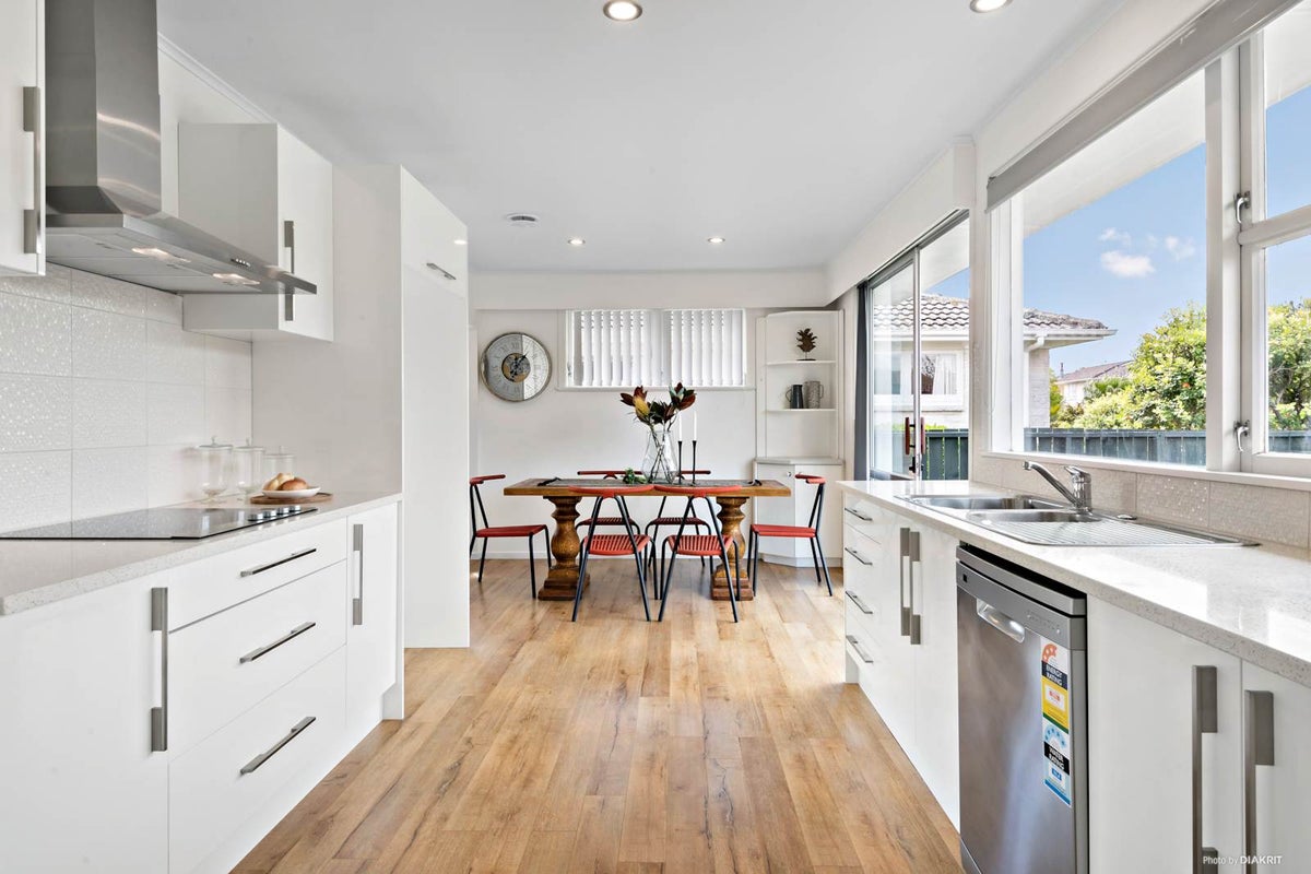 12 Landop Terrace, Howick, Auckland - Carousel 2
