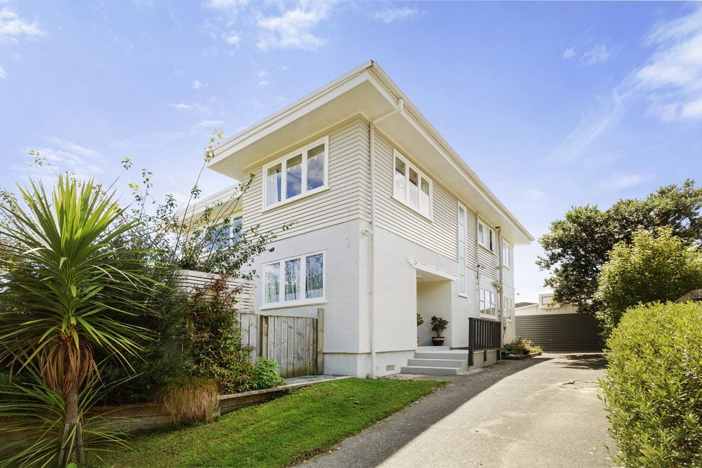 15 Waddington Drive, Naenae, Lower Hutt - Carousel 1