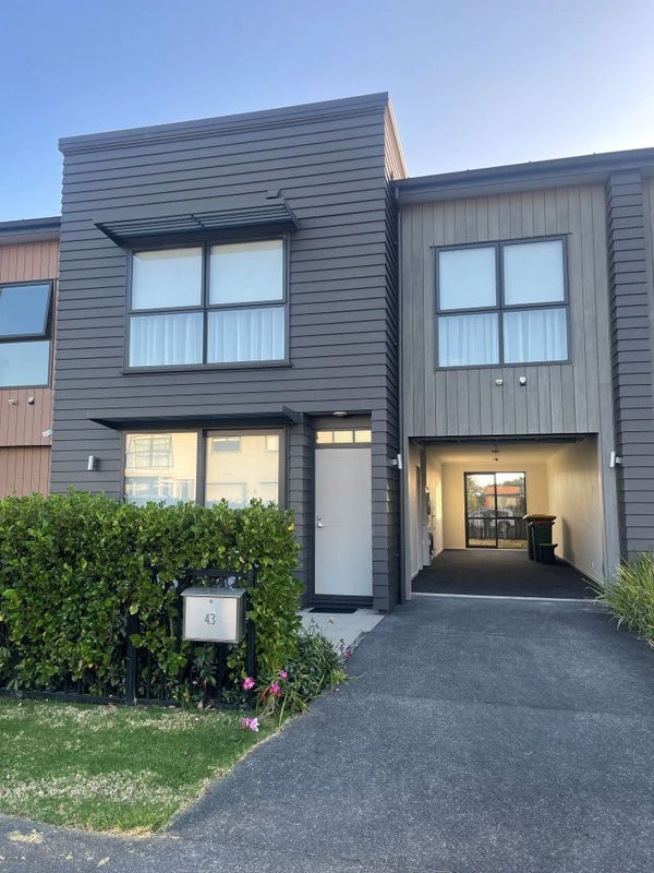 43 Matairangi Avenue, Totara Heights, Auckland - Carousel 1