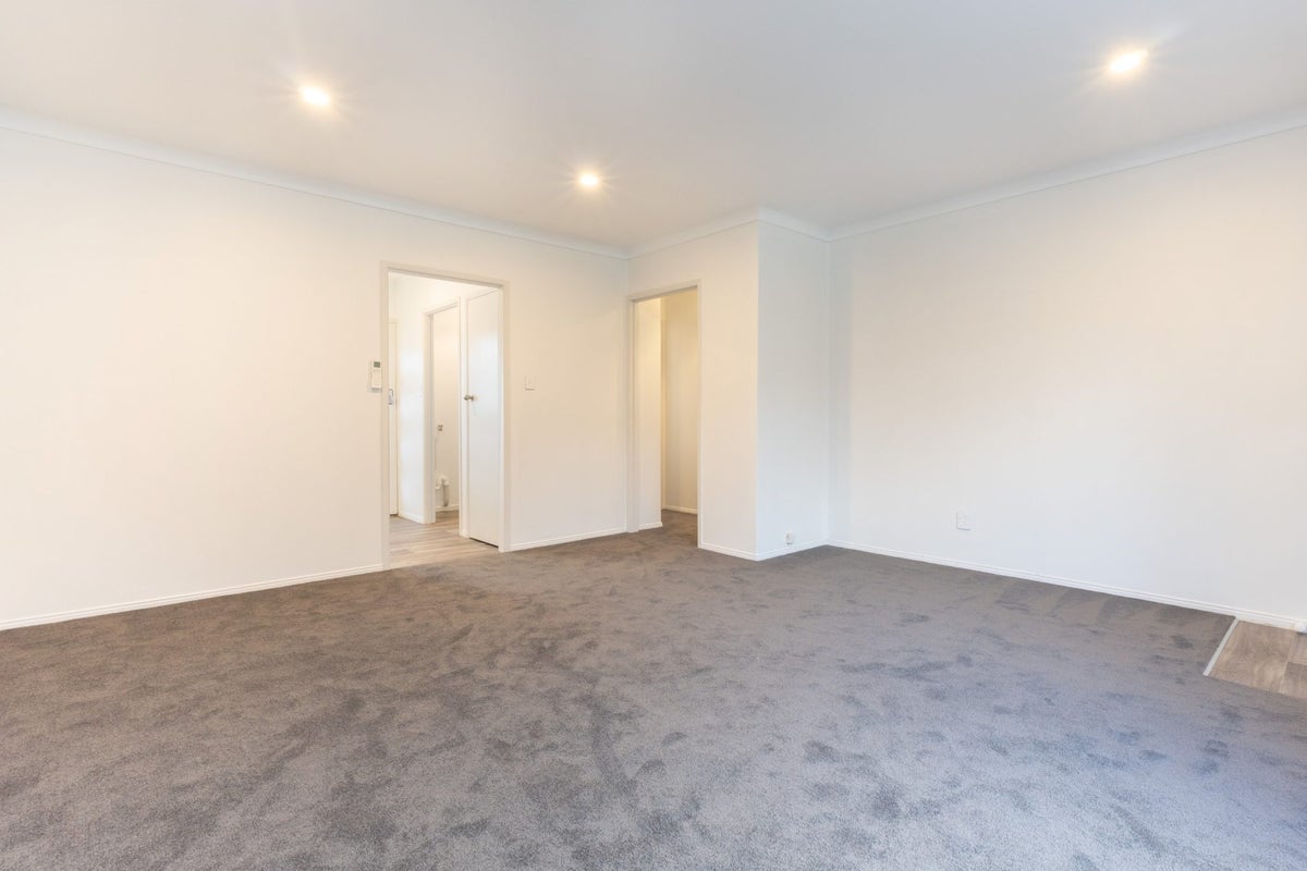 2/15 Crossfield Road, Glendowie, Auckland - Carousel 2