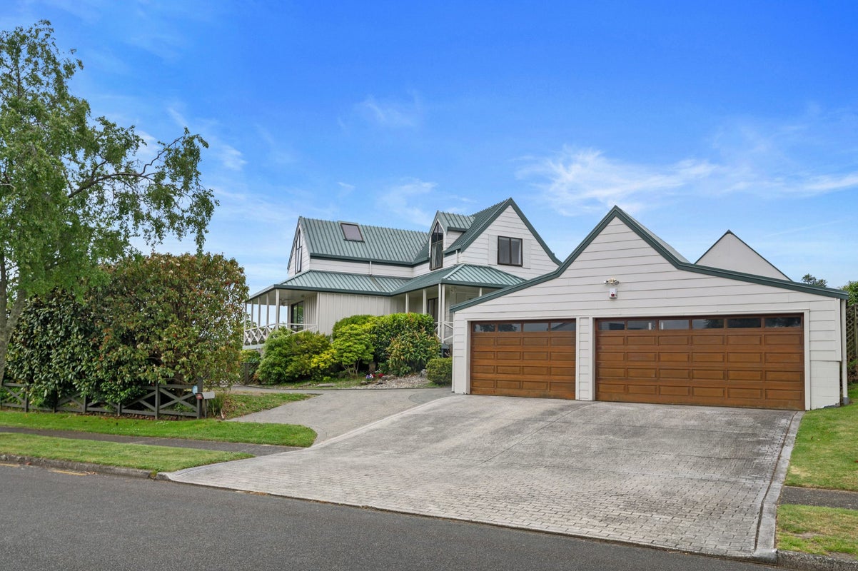 2 Waitawa Place, Lynmore, Rotorua - Carousel 1
