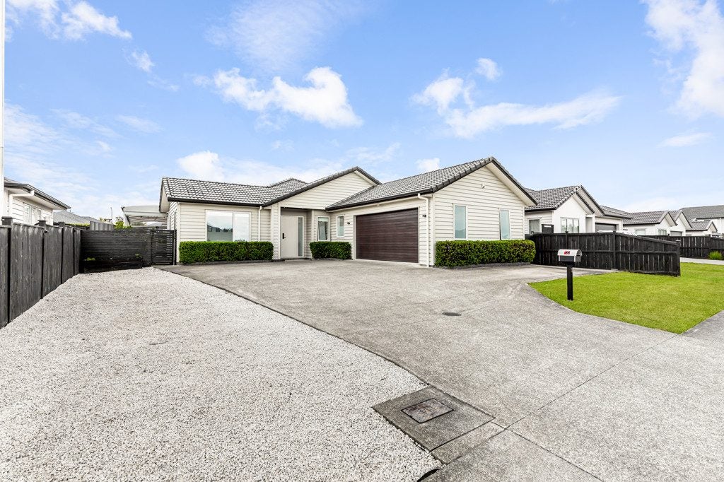 9 Walter Ruddock Avenue, Kumeu - Carousel 1