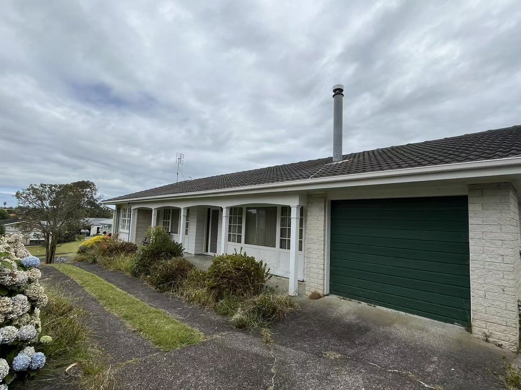 5 Maroubra Place, Botany Downs, Auckland - Carousel 2