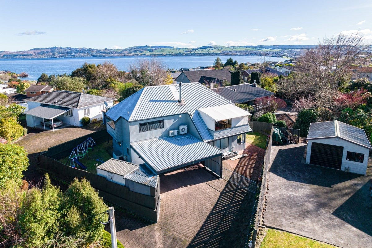 3 Boundary Road, Waipahihi, Taupo - Carousel 1