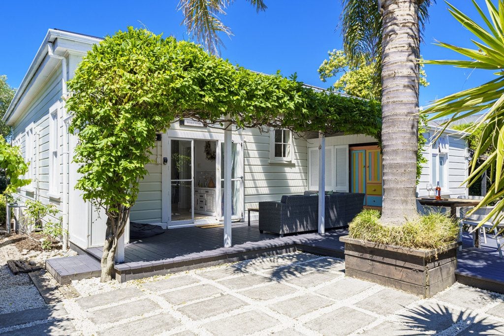 1 Latham Street, Napier South, Napier - Carousel 2