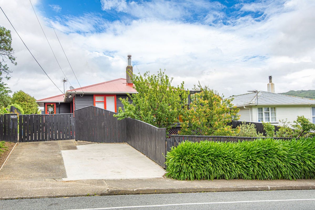 82 Champion Street, Cannons Creek, Porirua - Carousel 1