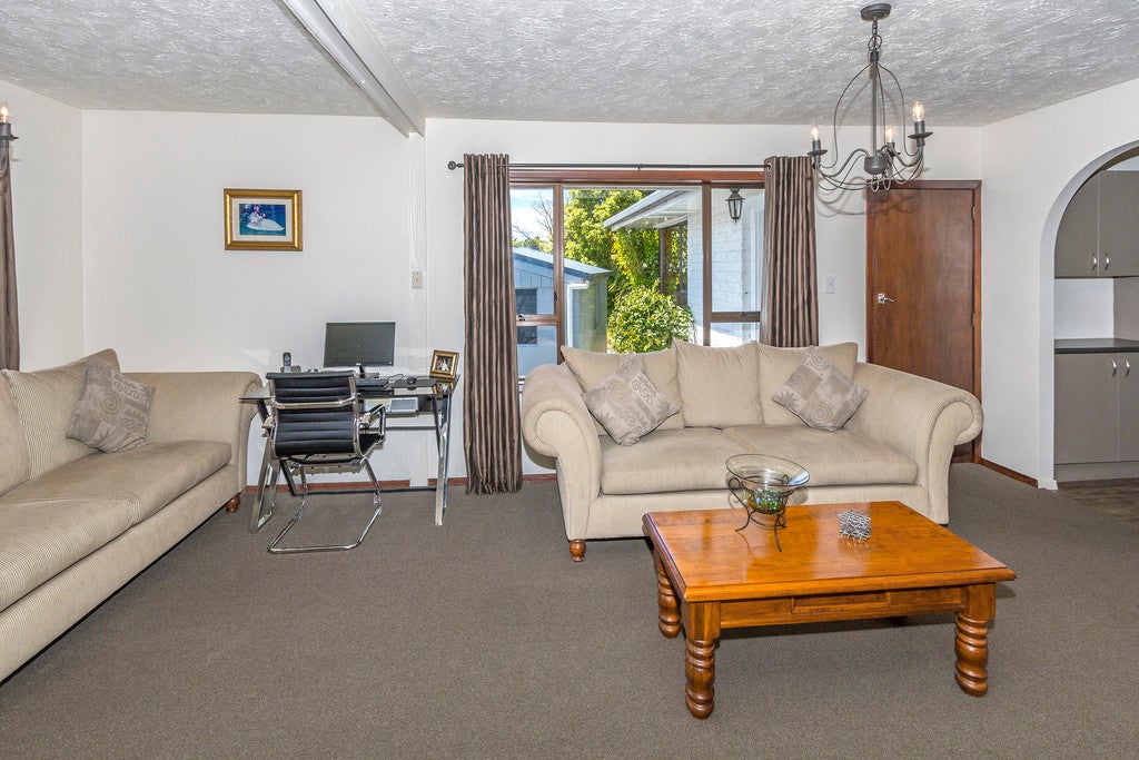 2/5A Pinehurst Crescent, Russley, Christchurch - Carousel 2
