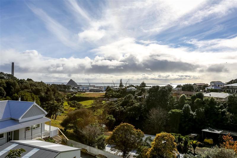 1/74 South Road, Blagdon, New Plymouth - Carousel 2