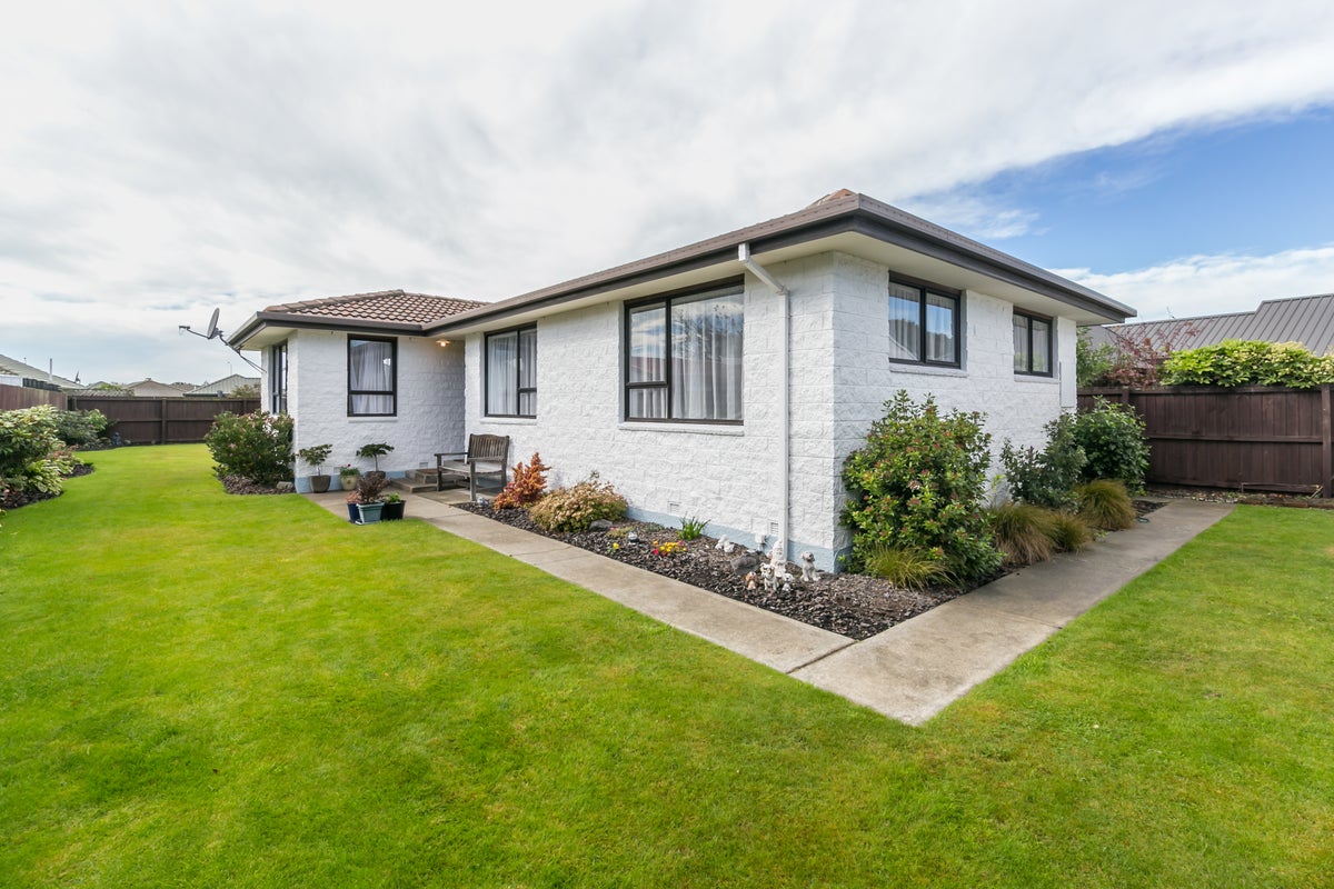 83 Arcon Drive, Broomfield, Christchurch - Carousel 1