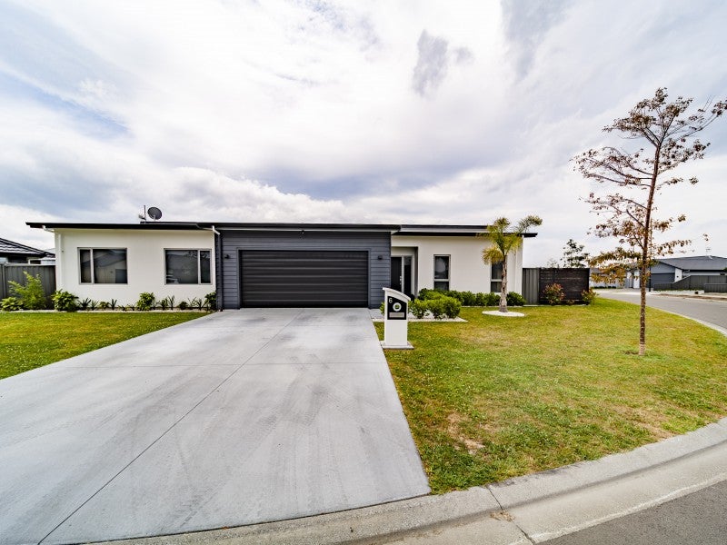 6 Benmore Place, Poraiti, Napier - Carousel 17