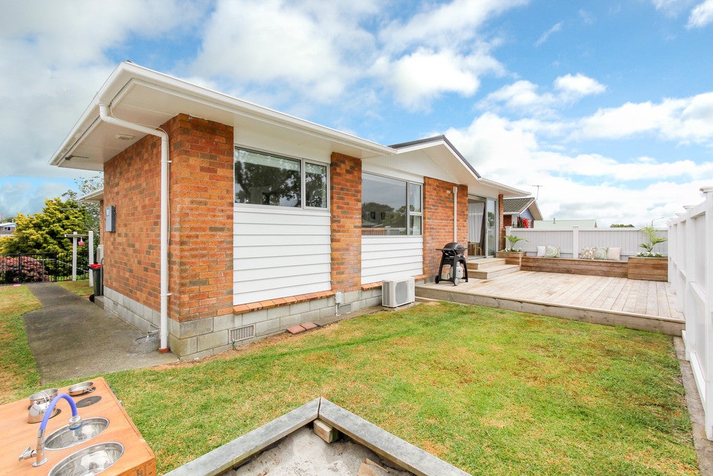 30 Nevada Drive, Merrilands, New Plymouth - Carousel 2