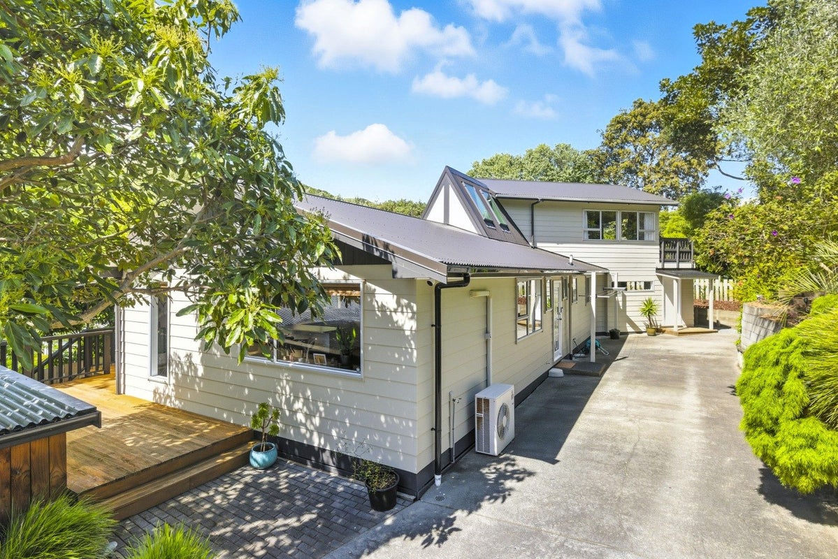 92 Leinster Avenue, Raumati South, Paraparaumu - Carousel 1