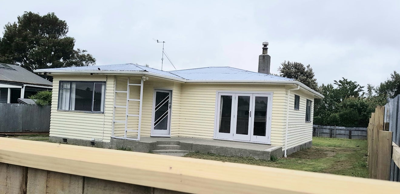 4 Card Crescent, Featherston - Carousel 1