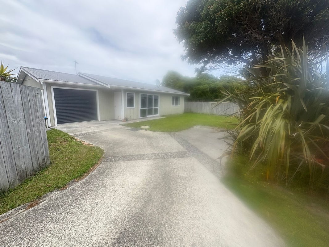 18A Kapiti Crescent, Titahi Bay, Porirua - Carousel 1