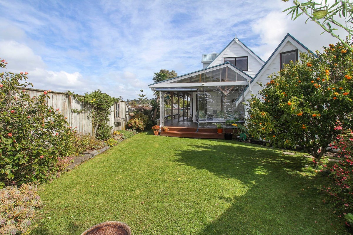 2/28 Fairdale Place, Birkdale, Auckland - Carousel 1