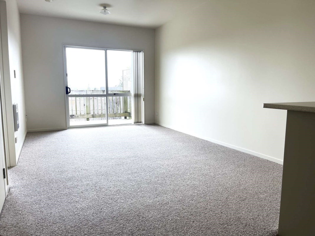 14/242 Great North Road, Henderson, Auckland - Carousel 2