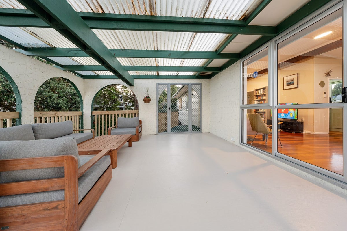 29 Finlow Drive, Te Atatu South, Auckland - Carousel 2
