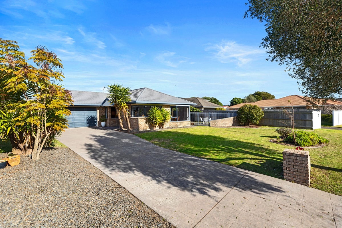 31 Corinth Grove, Papamoa Beach, Papamoa - Carousel 2