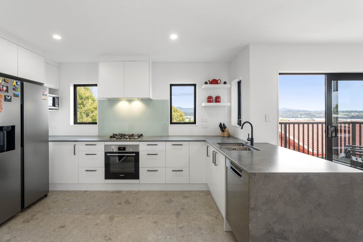 16B James Laurie Street, Henderson, Auckland - Carousel 1
