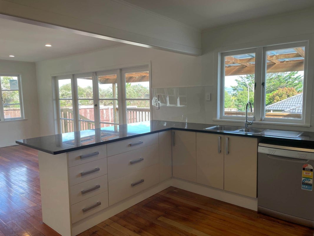 1 Shifnal Drive, Randwick Park, Auckland - Carousel 2