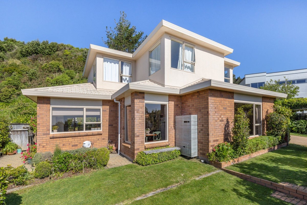 155 Eskdale Road, Papakowhai, Porirua - Carousel 1