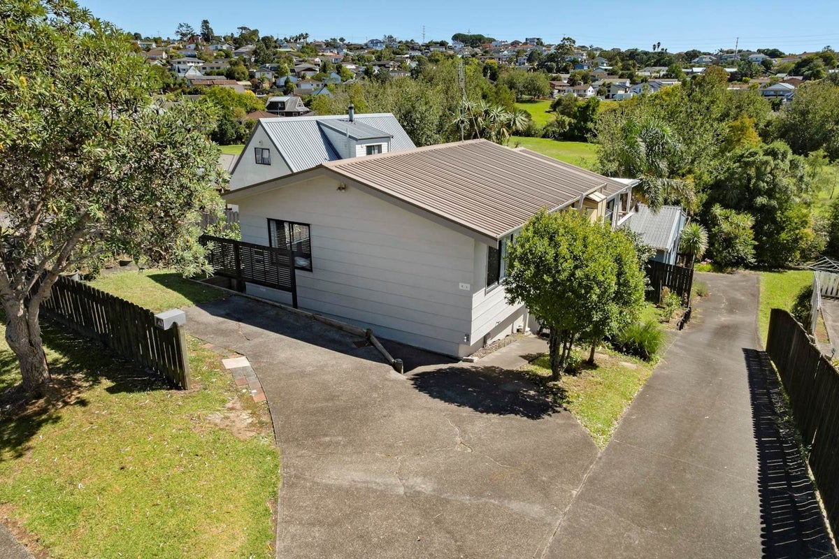 2/62 Trias Road, Totara Vale, Auckland - Carousel 2