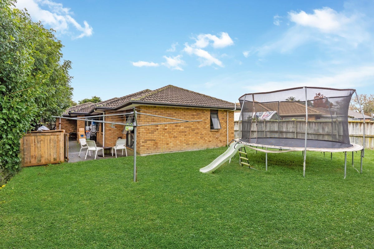 2D Waikaukau Road, Glen Eden, Auckland - Carousel 1
